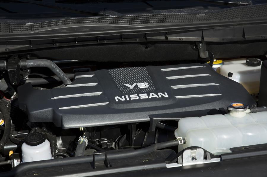 Моторный отсек Nissan Titan XD PRO-4X Crew Cab 2015 года  (фото 39 из 39)